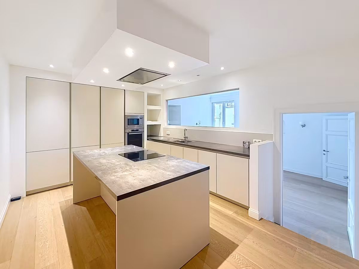 Luxury apartment with terrace and parking - 13