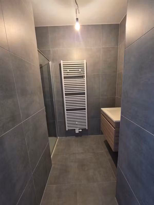 Gerenoveerd appartement met terras in Wilrijk - 14