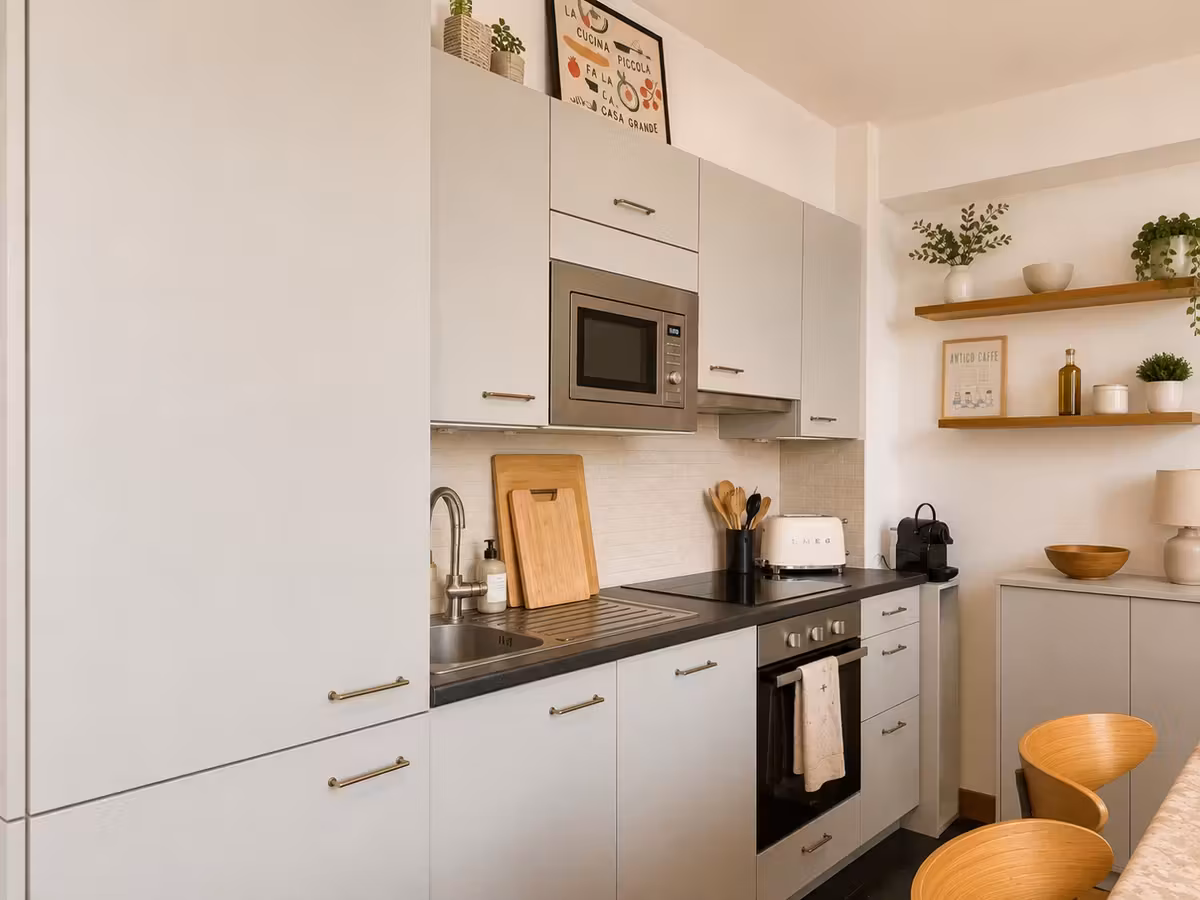 Beautiful furnished 2-bedroom apartment in a former fire station - 4