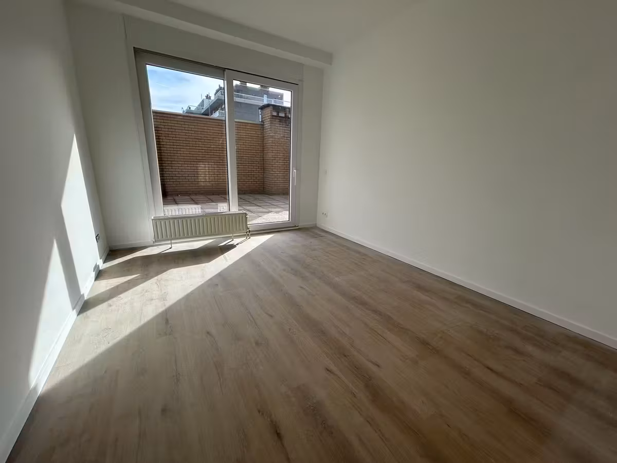 Appartement au rez-de-chaussée rénové avec terrasse - 4
