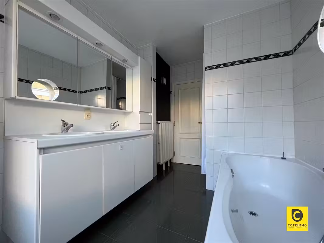 Prachtig herenhuis met 4 slpk en stadstuin op toplocatie - 2