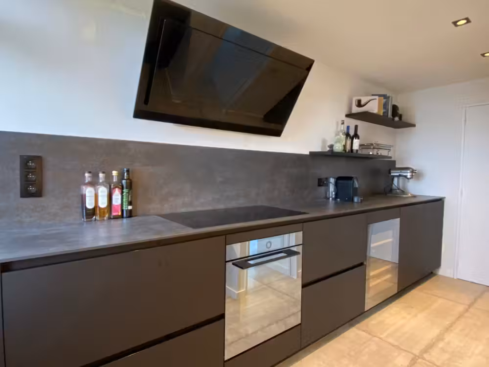 Gerenoveerd appartement op de 9de verdieping van Riverside Tower - 4