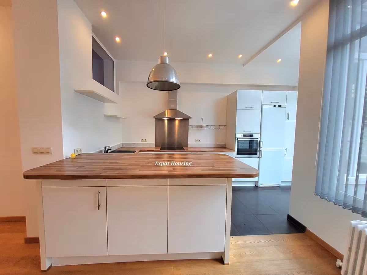 Magnificent character house with south-facing garden and small garage - 3