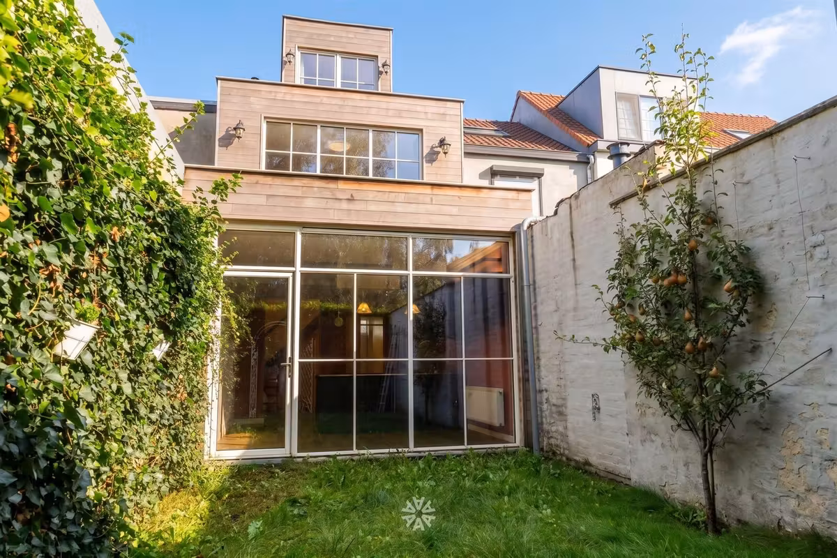 Unieke gerenoveerde woning met zonnige tuin te huur in Mariakerke - 2