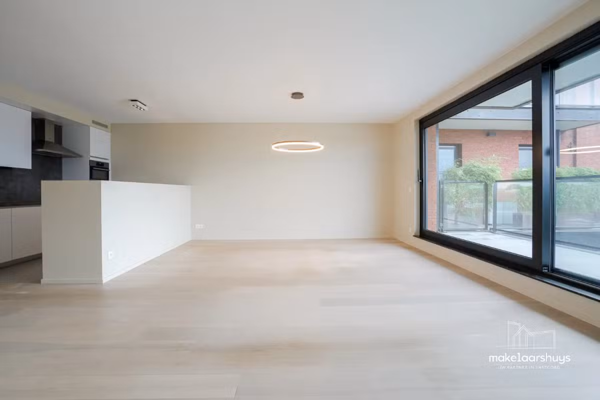 Appartement moderne avec 2 chambres à coucher et terrasse - 1