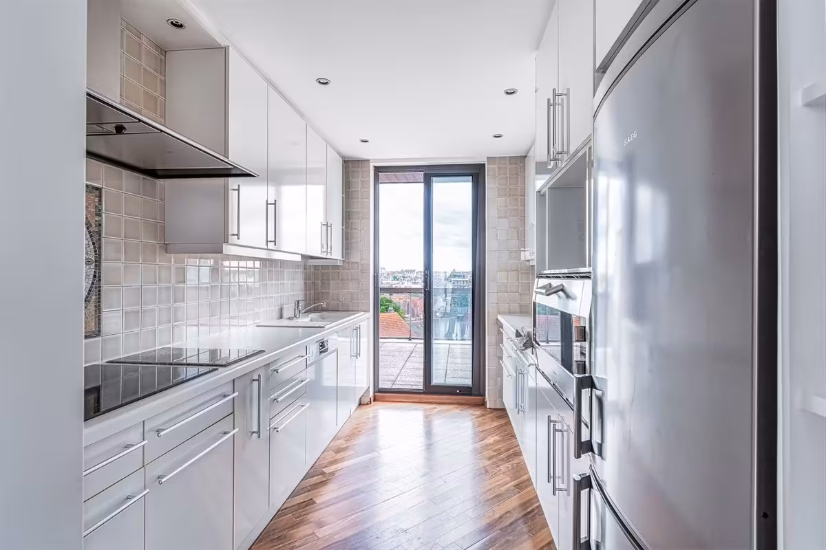 Penthouse with double parking in Châtelain - 3