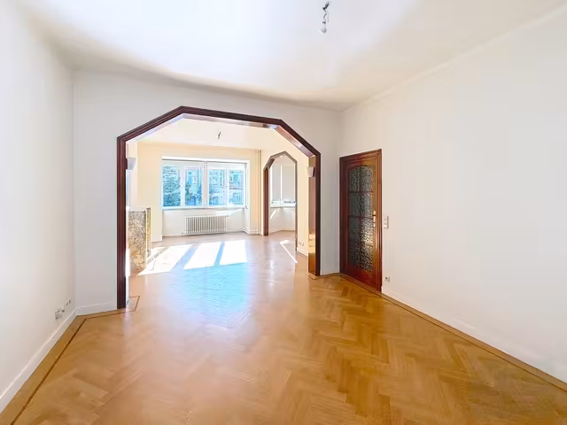 Family home with garden and double garage - 4