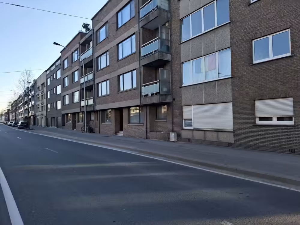 Ruim appartement met binnen parking in Merksem - 2