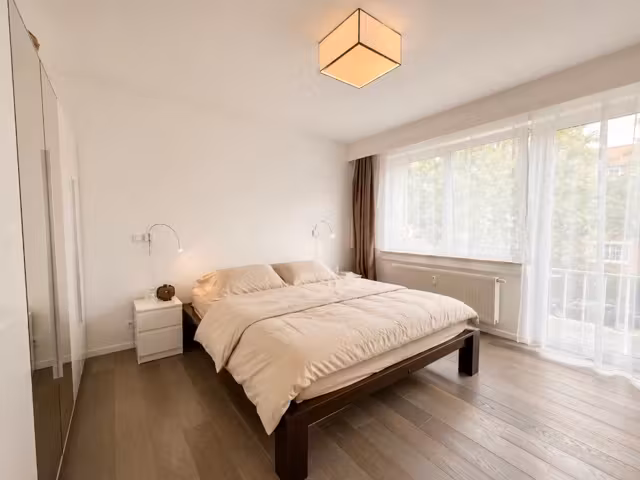 100 sqm apartment with balconies in Forest - 3