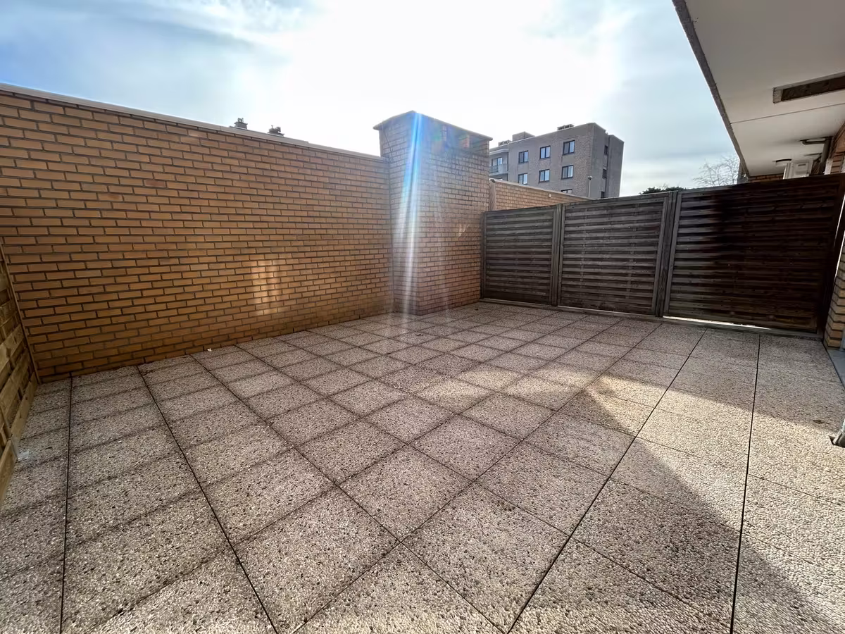 Appartement au rez-de-chaussée rénové avec terrasse - 16