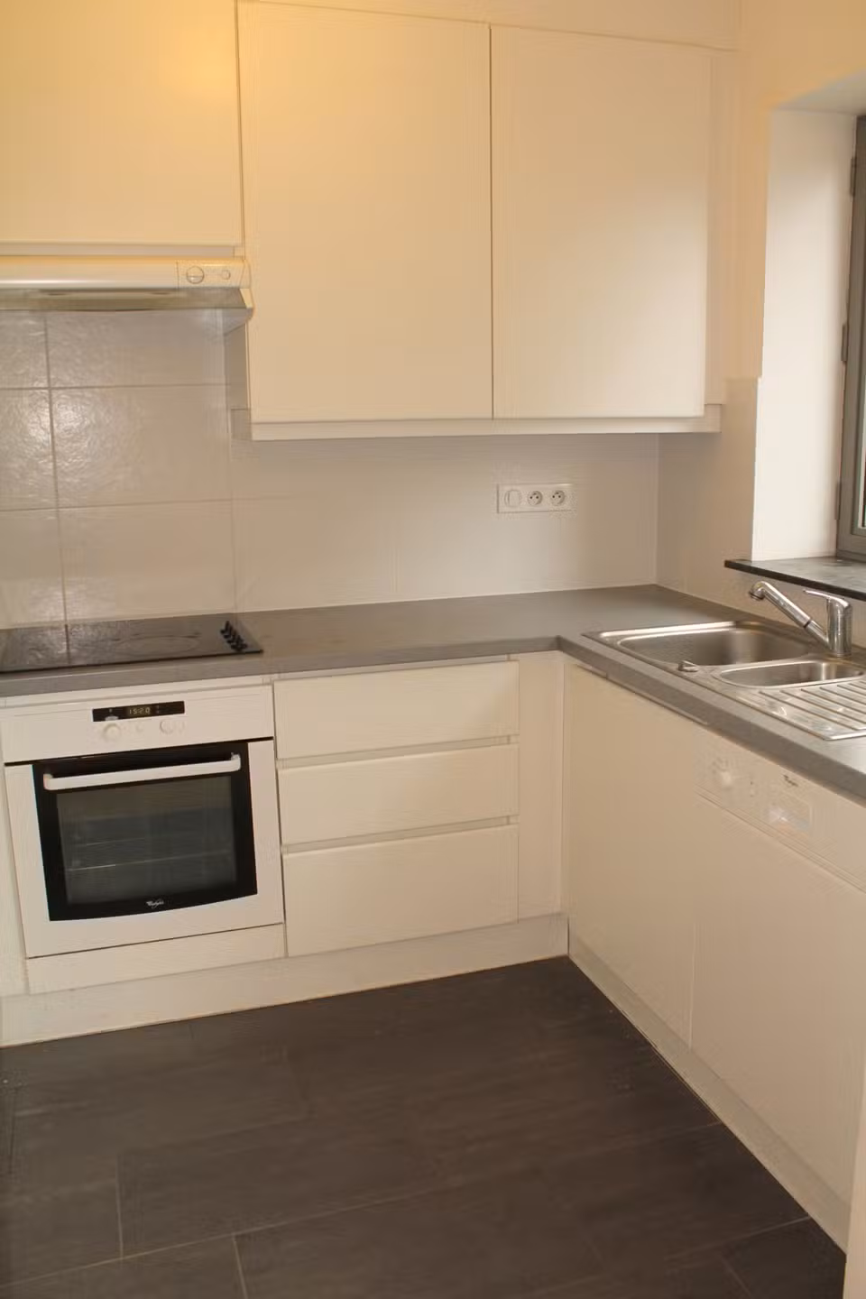 Helder appartement met twee slaapkamers en terras - 2