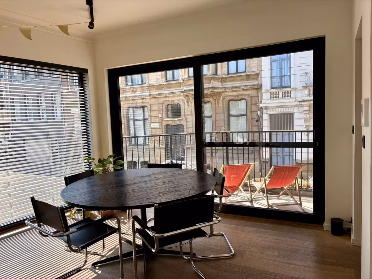 Appartement lumineux de deux chambres à Anvers Sud - 2