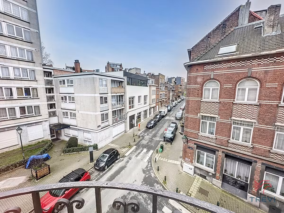 Gerenoveerd appartement met één slaapkamer en balkon - 2
