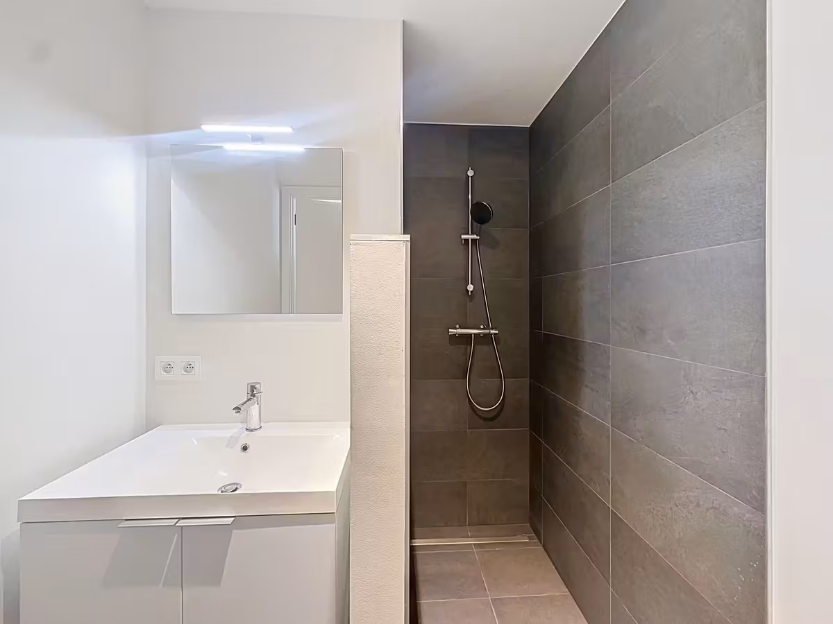 Ruim 2 slaapkamer appartement in het centrum van Brussel - 16