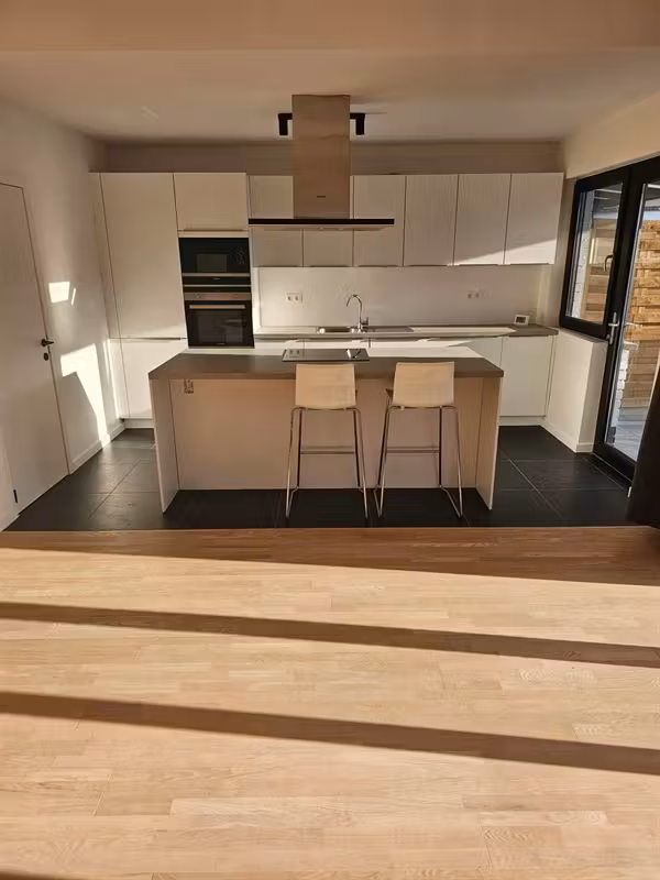 Gerenoveerde halfopen woning met 3 slaapkamers - 8