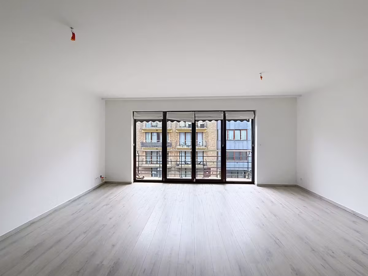 Gerenoveerd appartement met twee slaapkamers en terras - 1