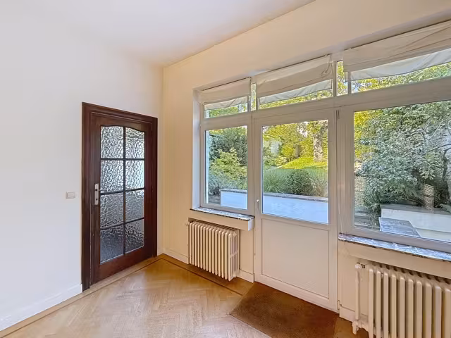 Family home with garden and double garage - 11