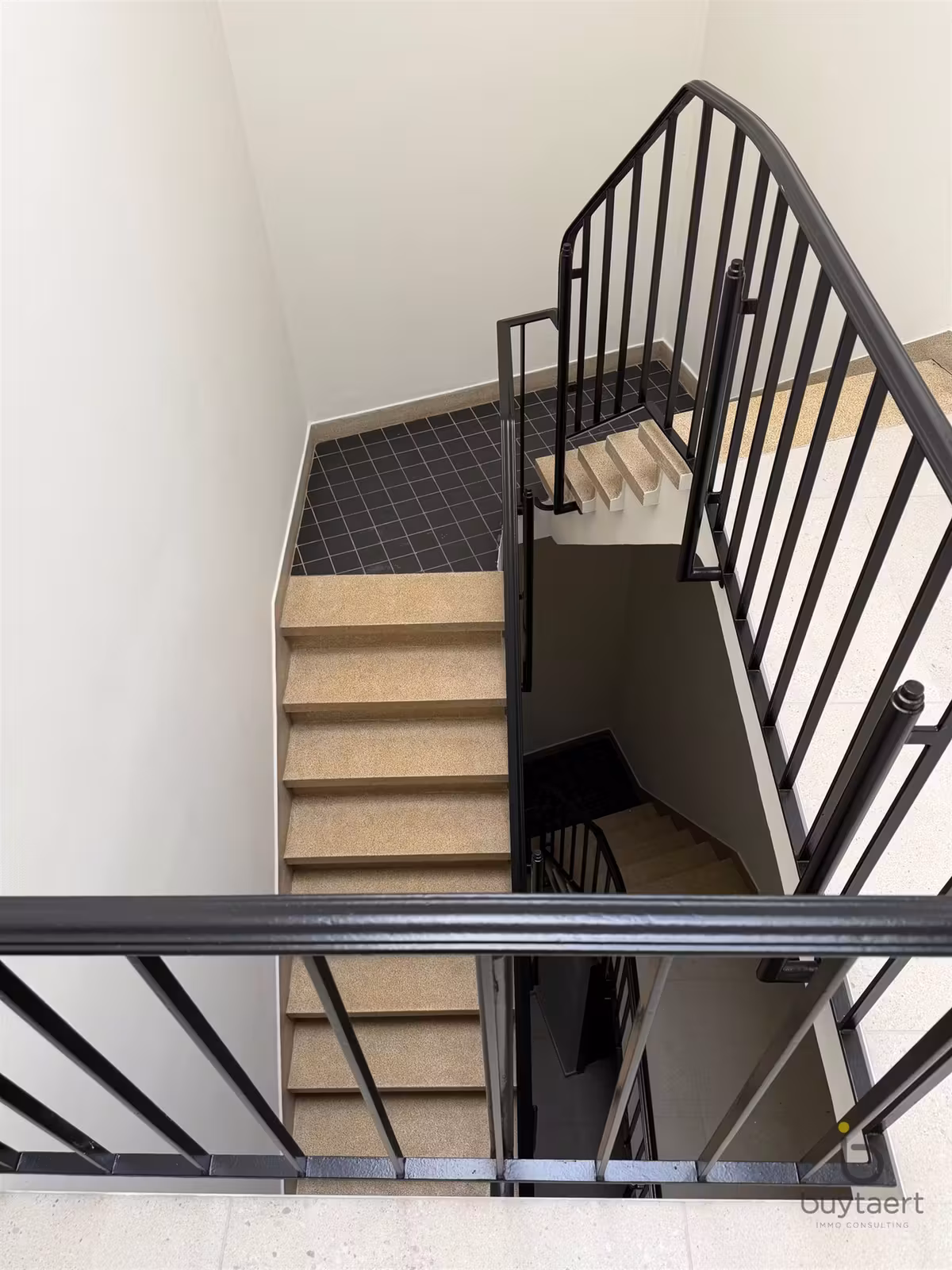 Penthouse rénové avec 3 chambres à coucher - 8
