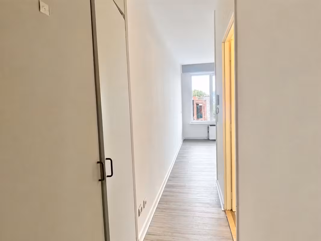 Lichtrijke studio op centrale ligging in Antwerpen - 4