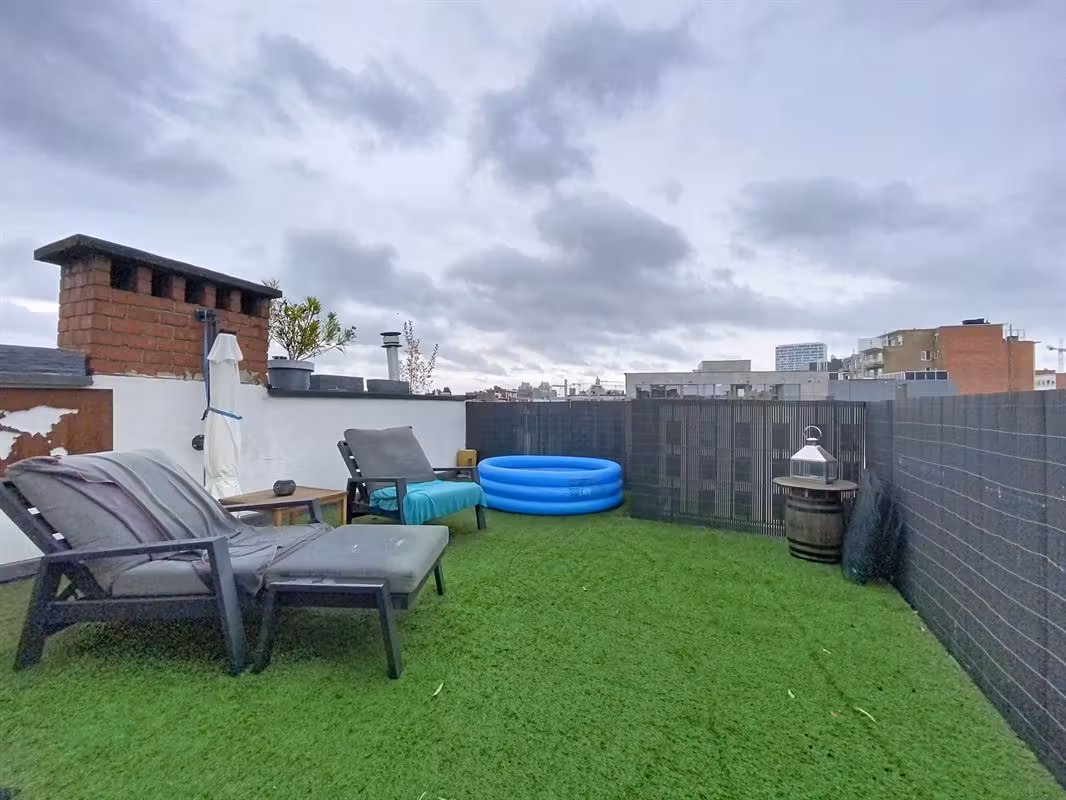 Gerenoveerd appartement met 2 slaapkamers en terras - 2