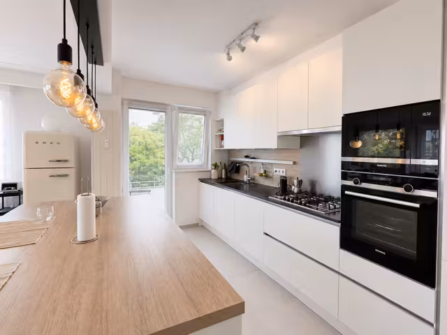 100 sqm apartment with balconies in Forest - 9