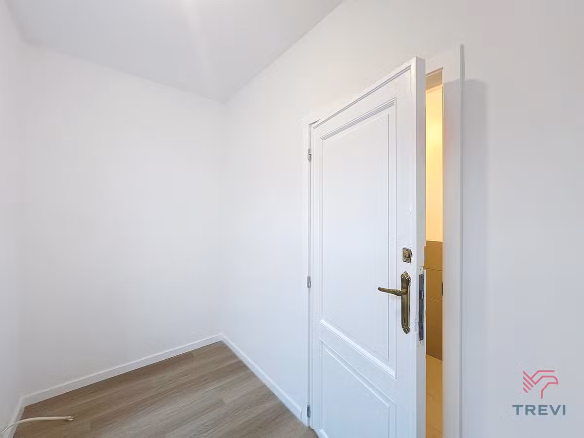 Gerenoveerd appartement met één slaapkamer en balkon - 5