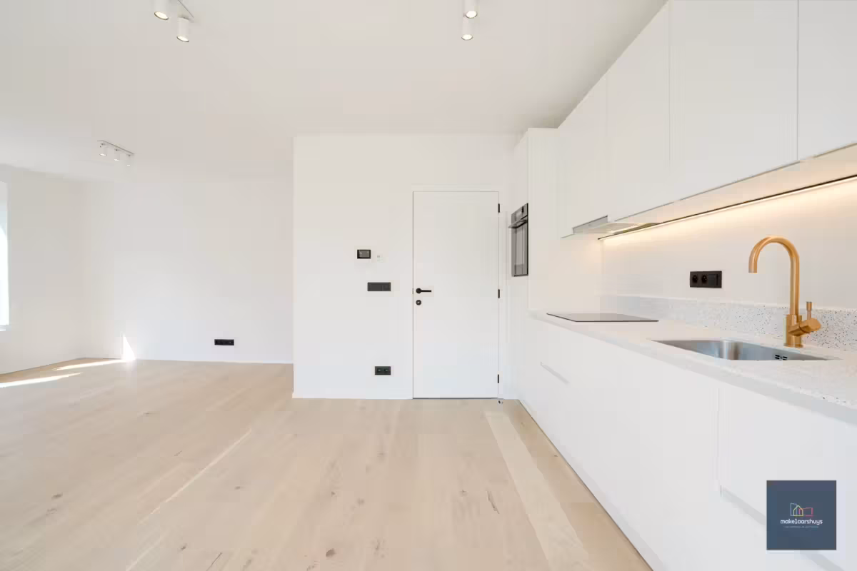 Stijlvol gerenoveerd 2 slaapkamerappartement - 10