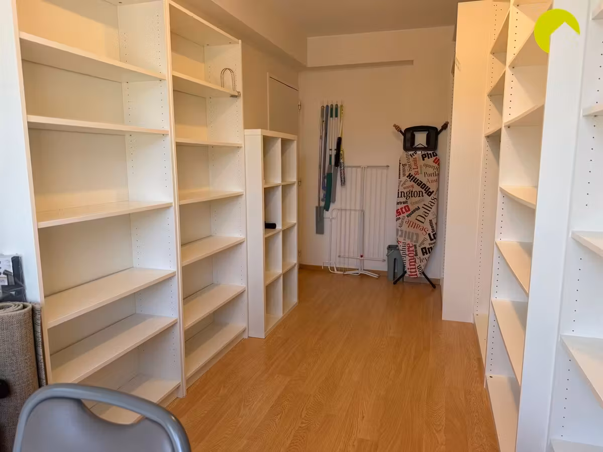 Bemeubeld 2-slaapkamerappartement nabij de Fruithoflaan - 10