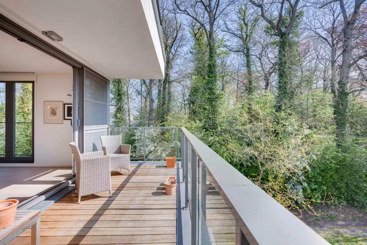 Move-in ready modern apartment with terrace and underground parking - 11