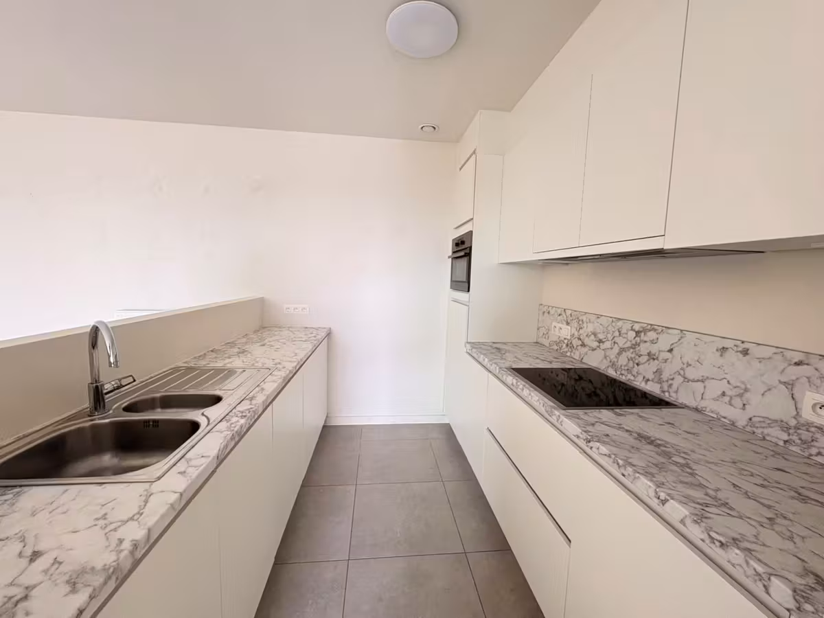 Appartement avec une chambre, bureau et terrasse - 9