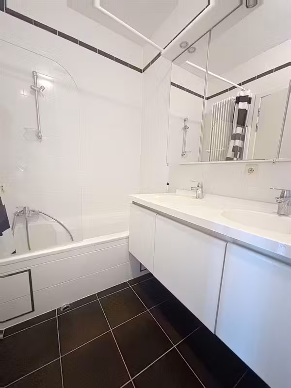 3-Bedroom Apartment, 2 Bathrooms, Terrace & Parking - 9