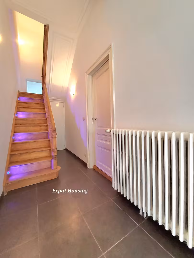 Magnificent character house with south-facing garden and small garage - 8