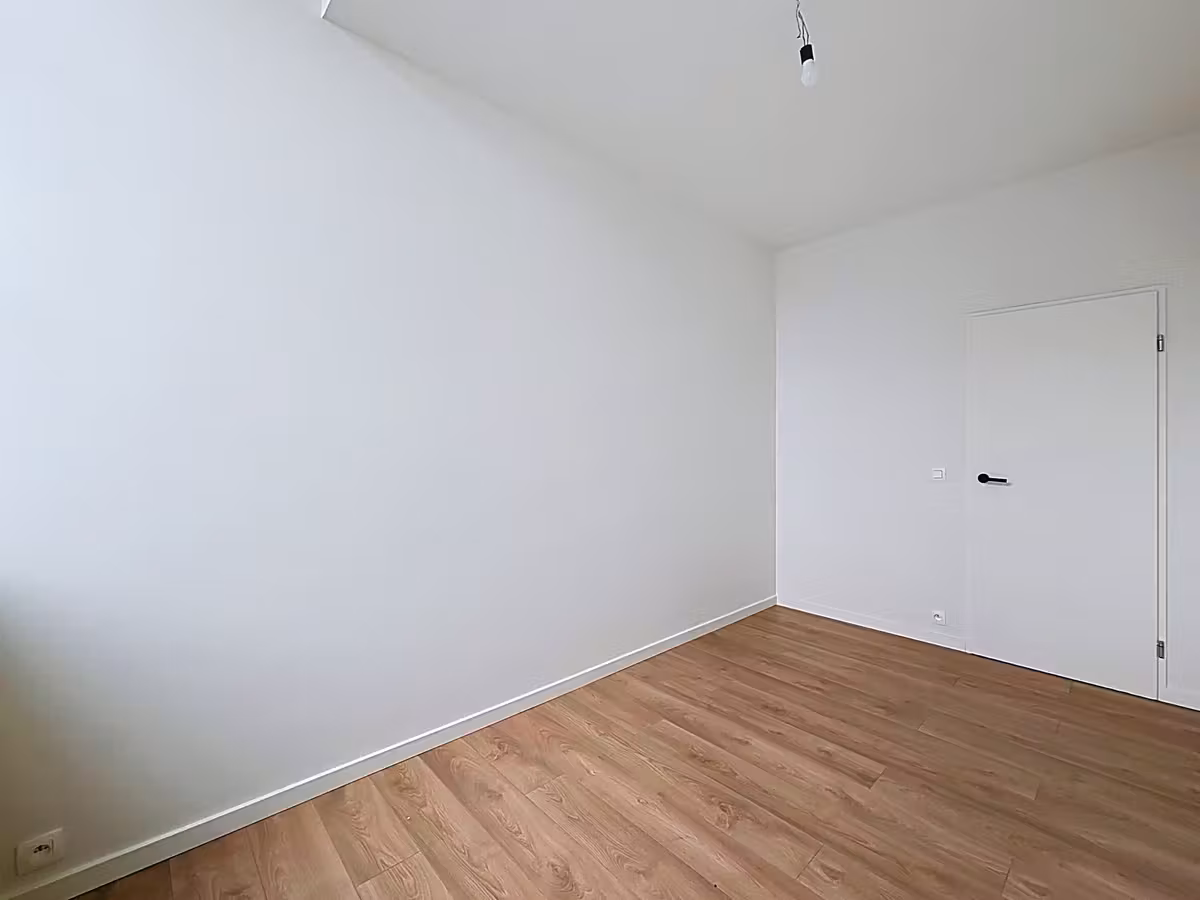 Renovated 2-bedroom apartment with terrace - 4