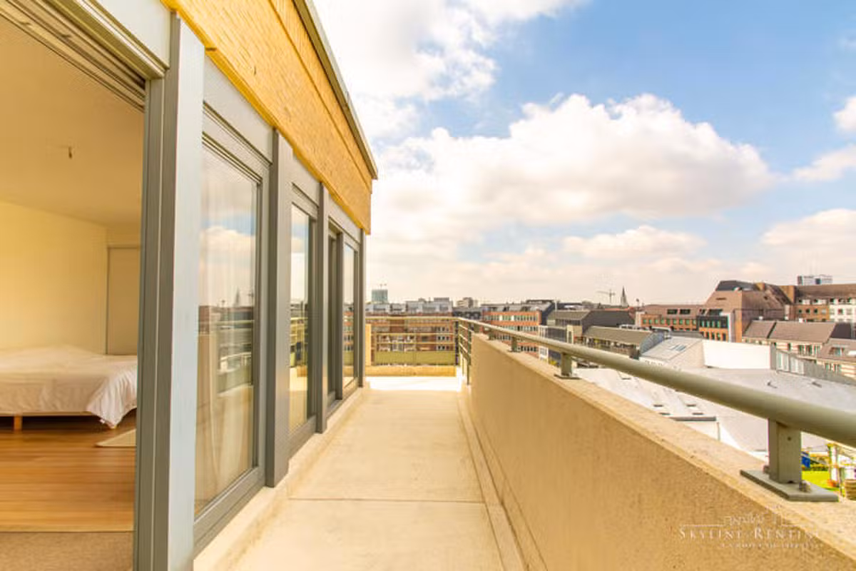 Gemeubileerde penthouse met terras in het Europese kwartier - 2
