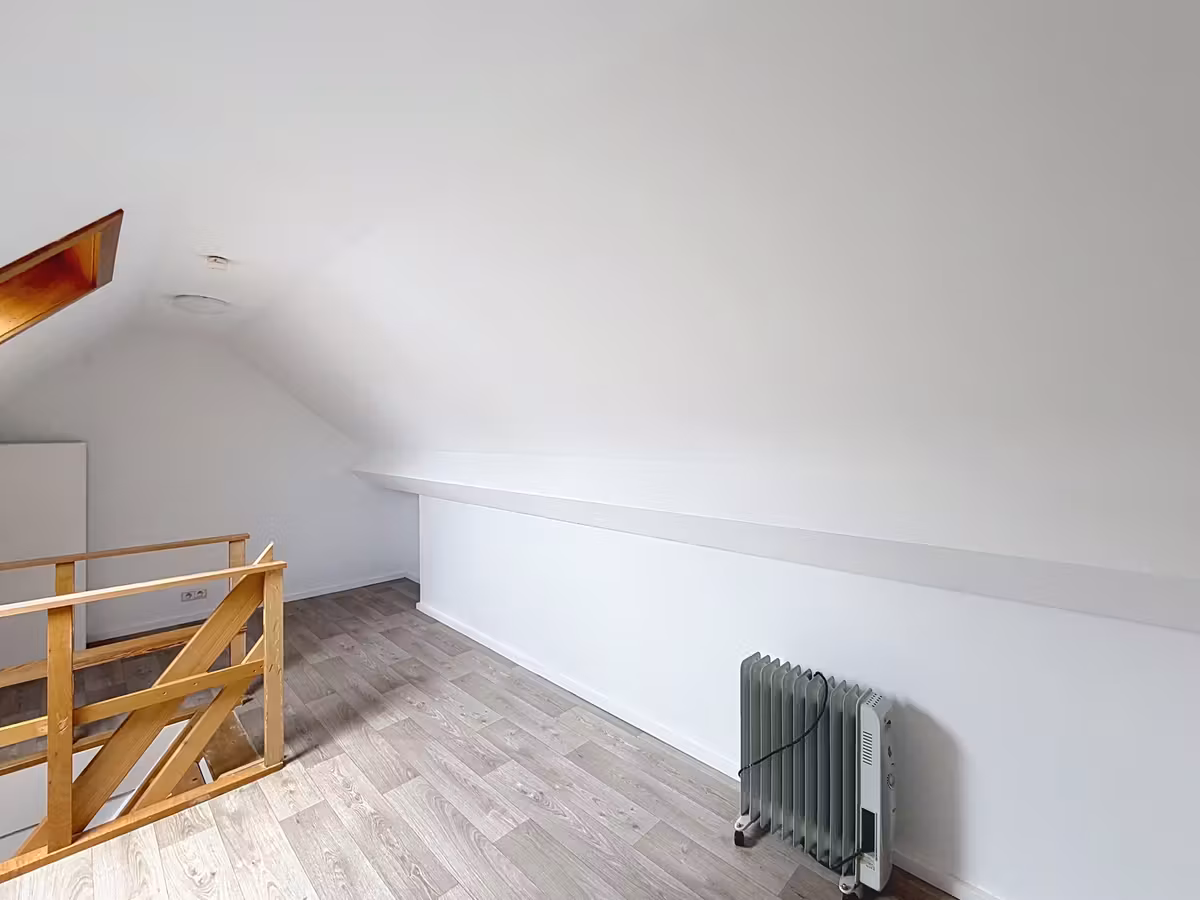 Three-bedroom duplex with home office - 11