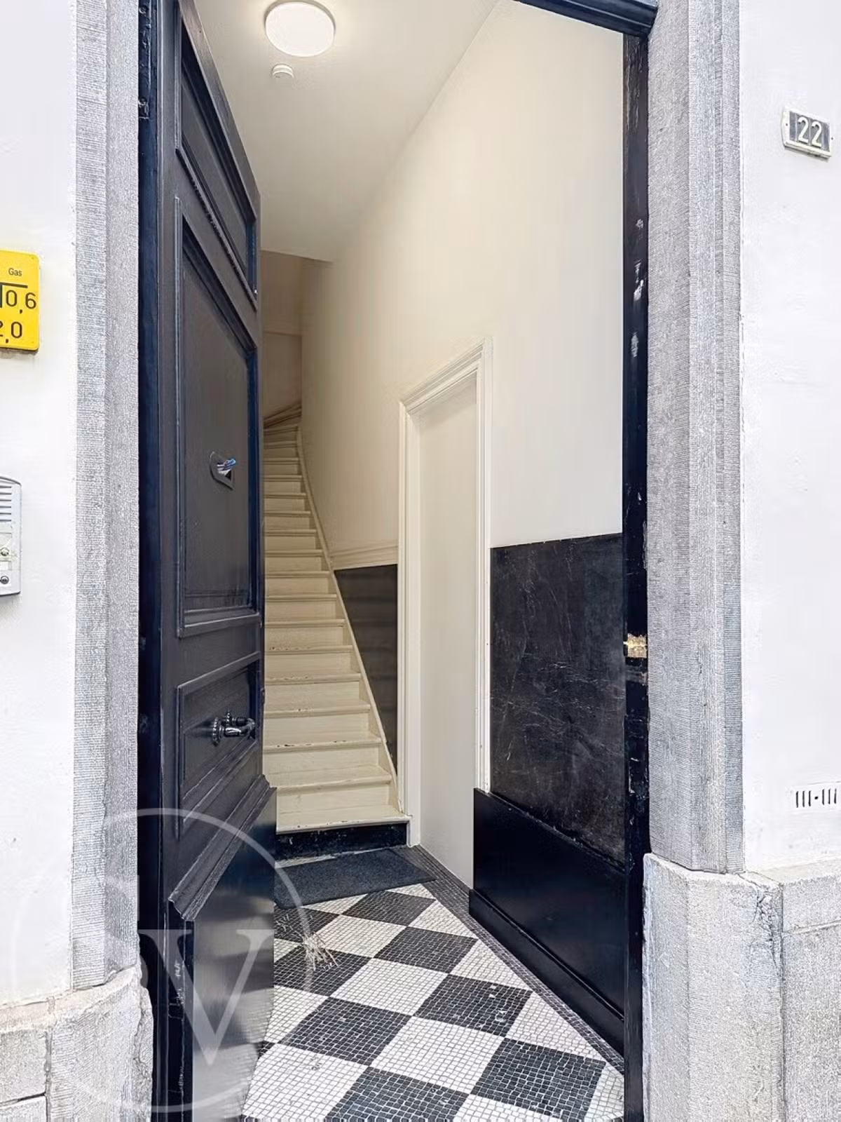 Grande studio meublée avec terrasse - 3