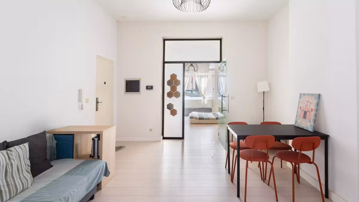 Ground-floor apartment with city courtyard - 8