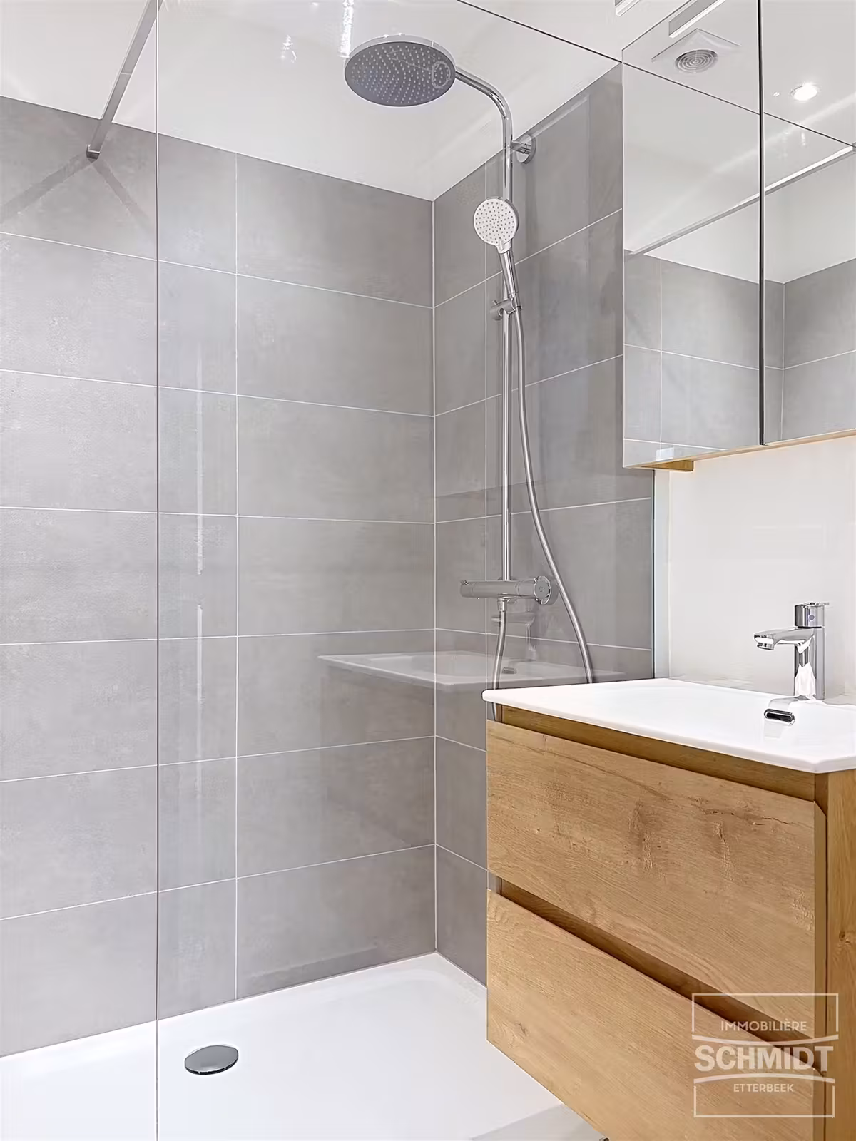 Renovated 2-bedroom apartment with garage - 17