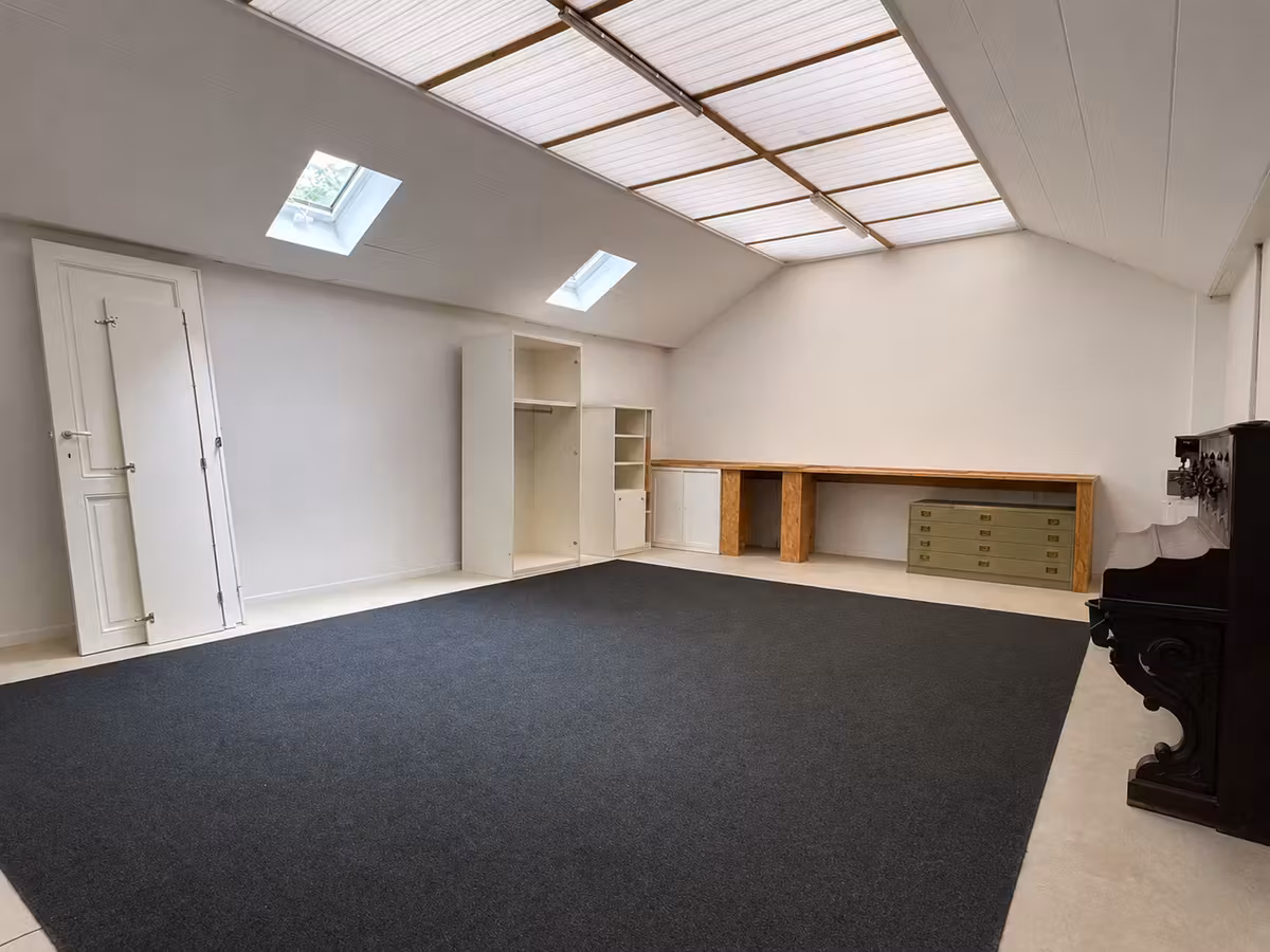 Ruime woning van 300 m² in Ixelles