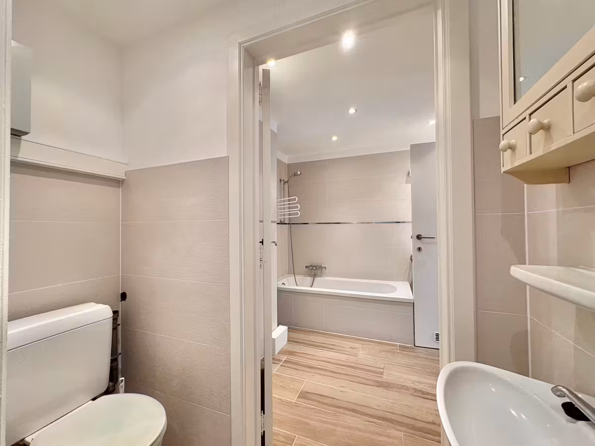 Licht Appartement Met Uitzicht Op Forest Park - 4