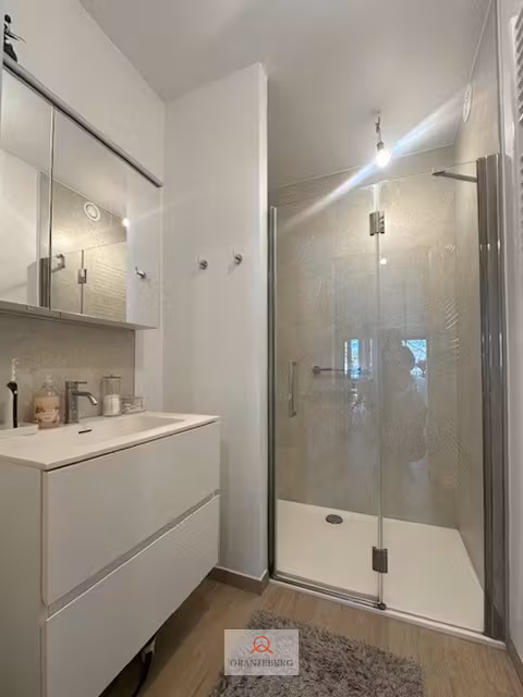 Modern appartement met staanplaats in groene parktuin - 10