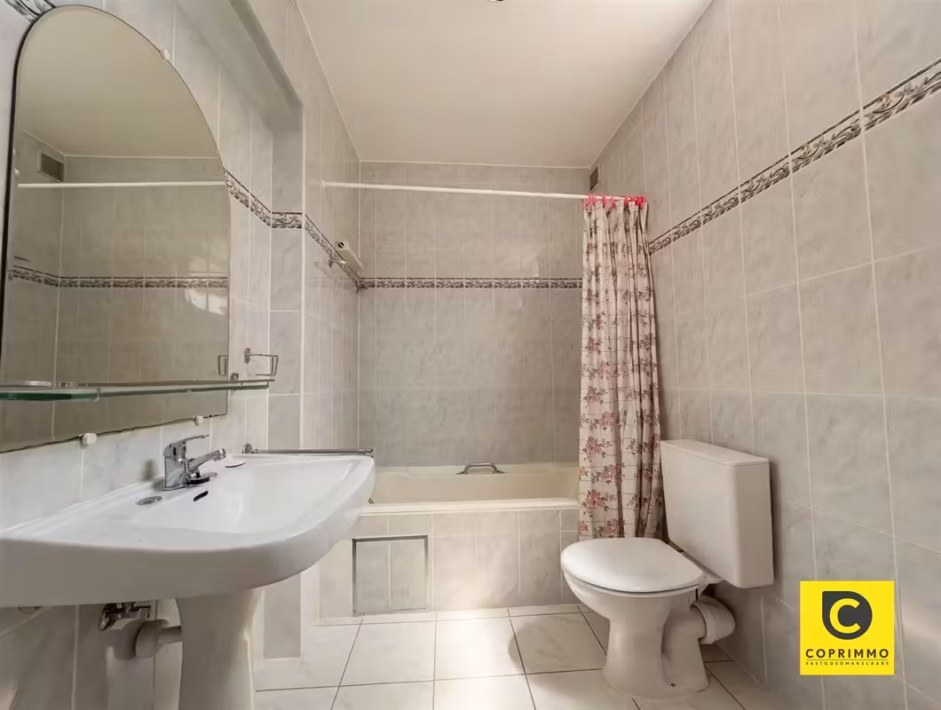 Spacious 3-bedroom apartment with terrace in Berchem - 20