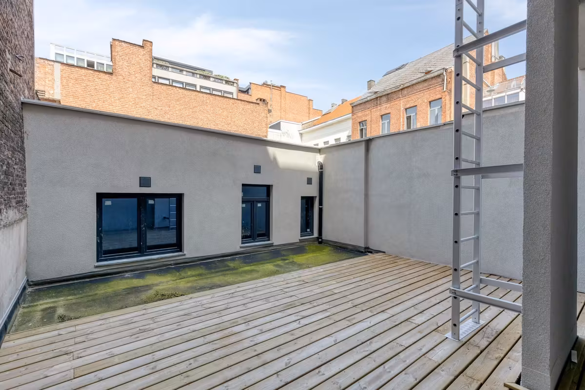 Renovated apartment with 2 bedrooms and spacious terrace - 2
