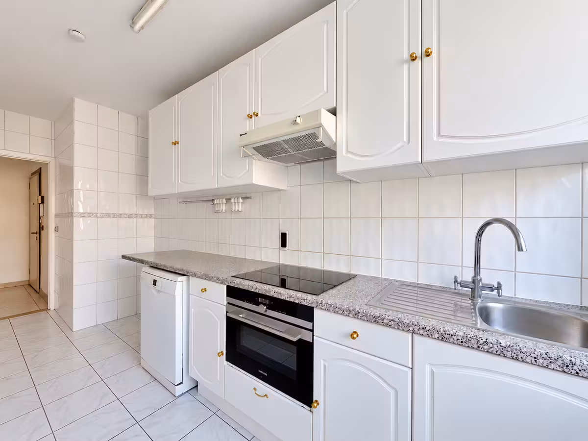 2-bedroom apartment with unobstructed views - 9