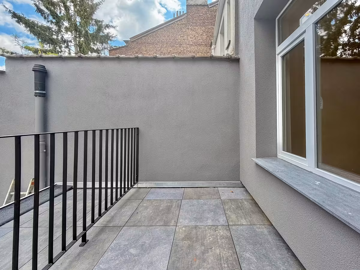 Renovated apartment with terrace and garden - 8