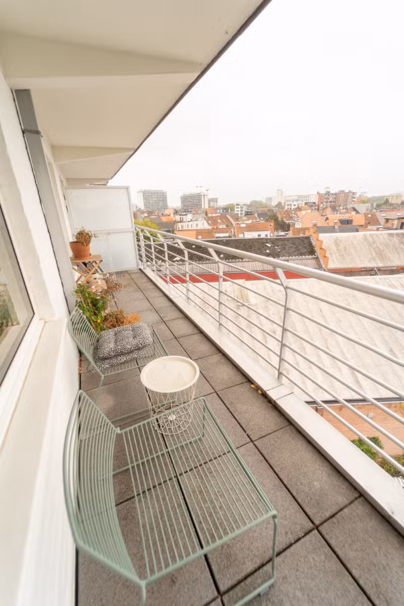 Grand appartement de 3 chambres à coucher près de la Coupure - 2