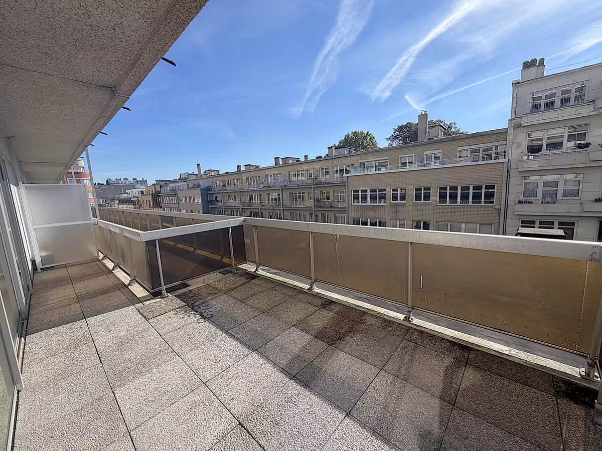 Gerenoveerd appartement met grote terras in Uccle - 7