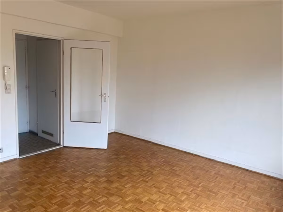 Ongemeubeld mooie Studio met zicht op Maria-Louizasquare - 5