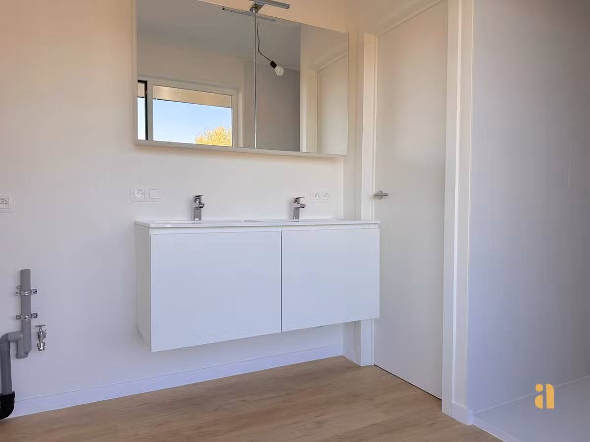 Appartement rénové avec terrasse ensoleillée - 24
