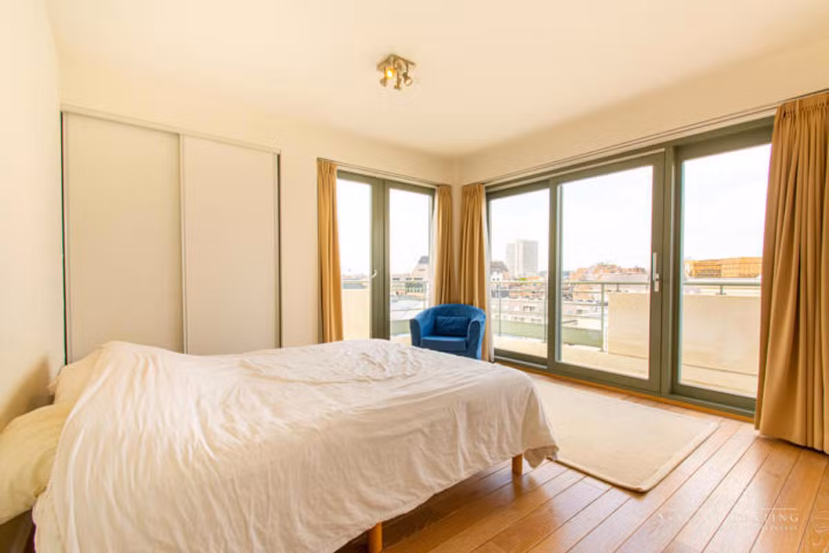 Gemeubileerde penthouse met terras in het Europese kwartier - 12